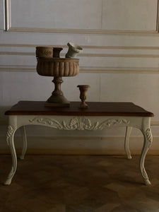 Doe leg Louis XV petite center table