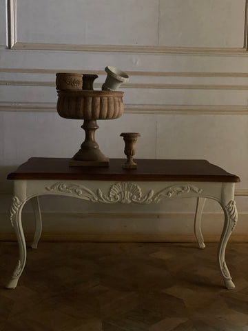 Doe leg Louis XV petite center table