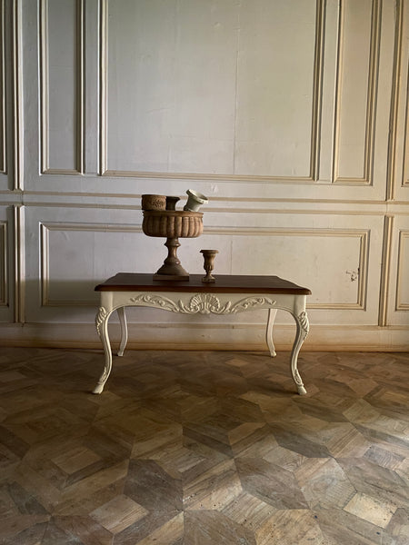 Doe leg Louis XV petite center table