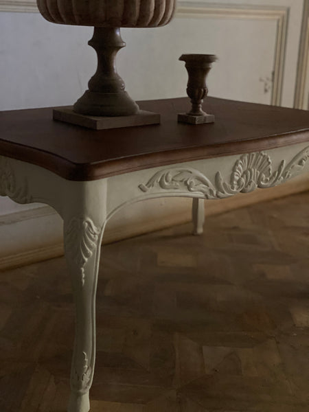 Doe leg Louis XV petite center table