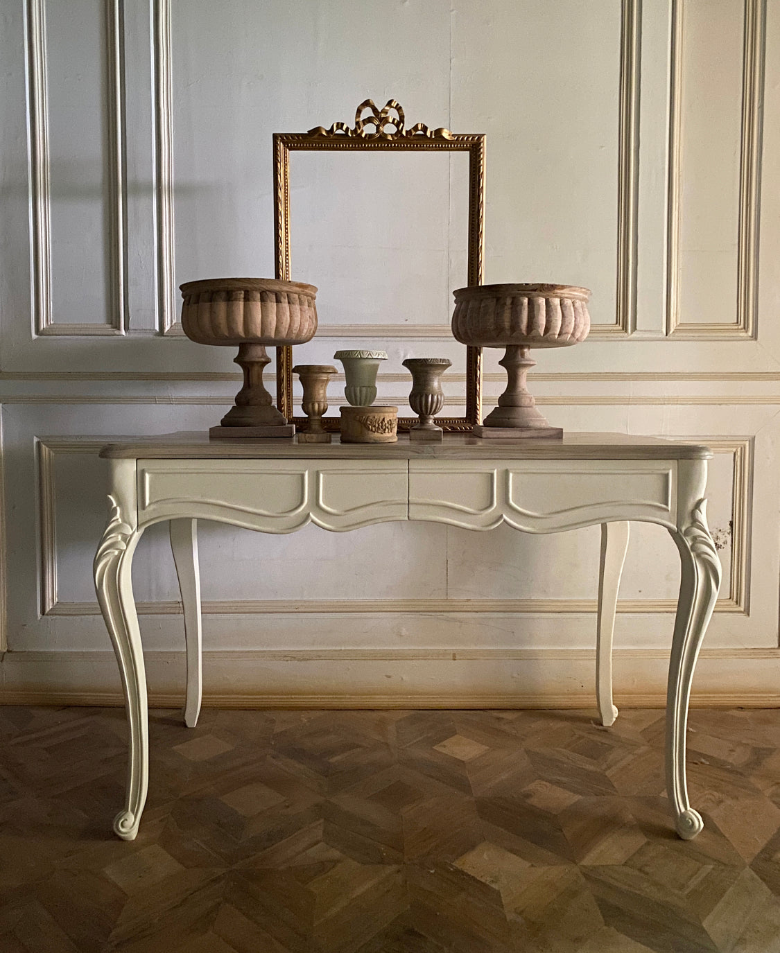 Surreal desk in sleek Louis XV silhouette
