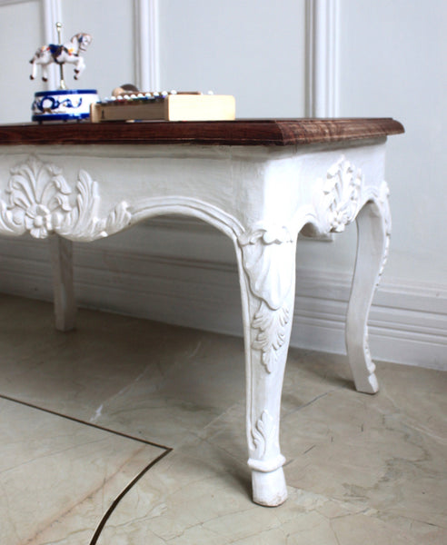 Centre table with rare & delicate doe legs and foliage rococo motifs