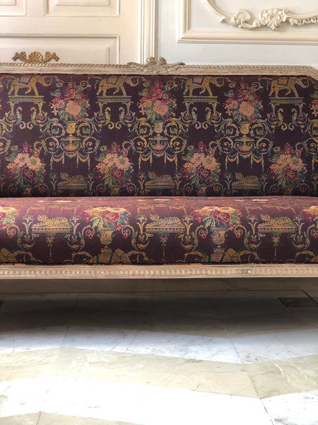 Winged settee of Louis XVI brilliance