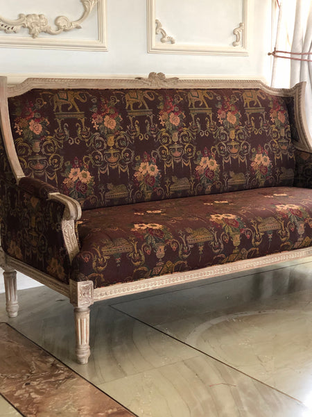 Winged settee of Louis XVI brilliance