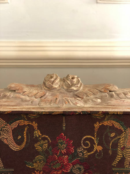 Winged settee of Louis XVI brilliance