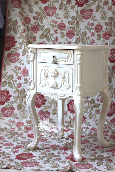 Nightstand / side tables of extraordinary brilliance inspired by Louis XV
