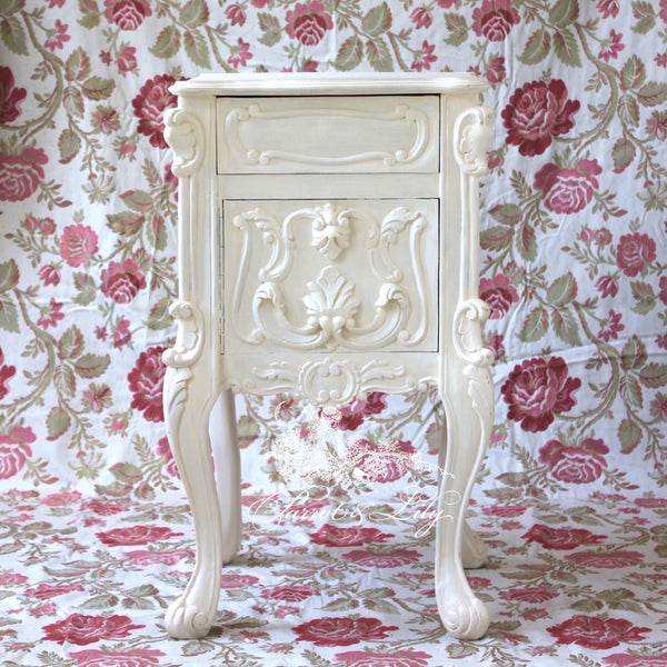 Nightstand / side tables of extraordinary brilliance inspired by Louis XV