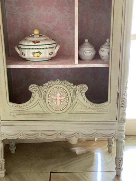 Louis XVI vitrine