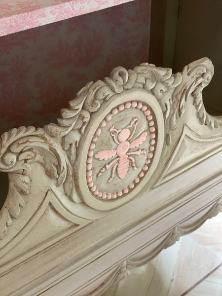 Louis XVI vitrine
