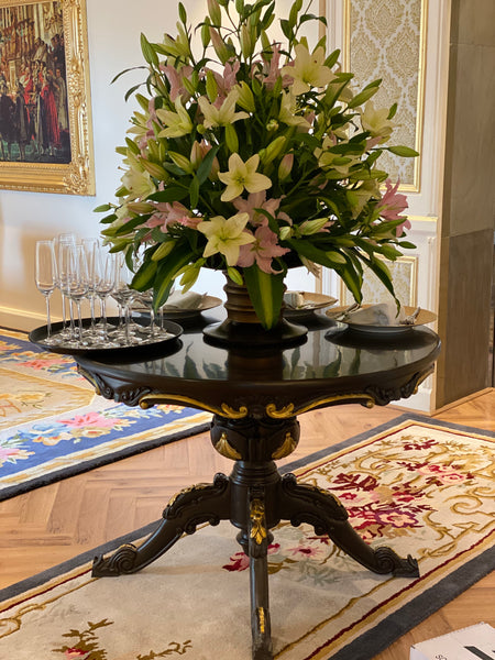 Tall centre table / dining table of Louis XV elegance