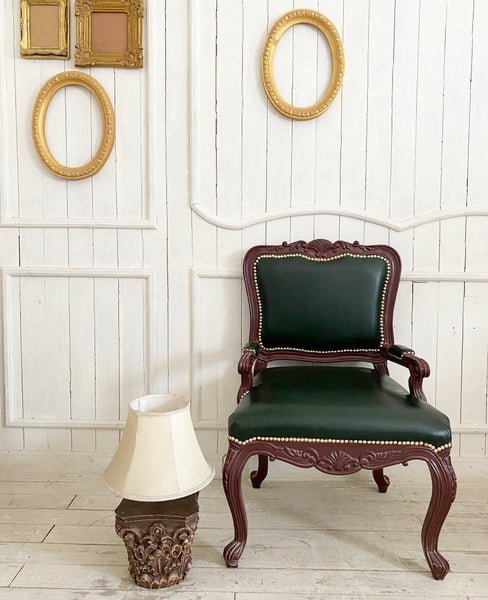 Chair of utmost elegance, Louis XV fauteuil