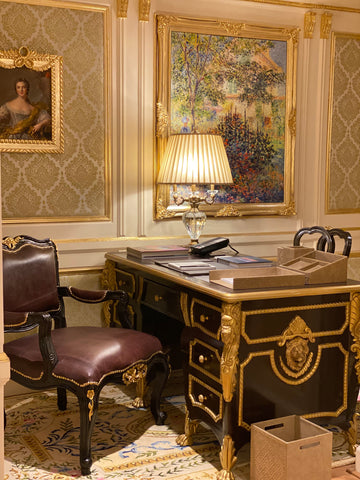 Chair of utmost elegance, Louis XV fauteuil