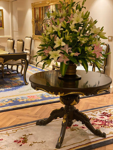 Tall centre table / dining table of Louis XV elegance