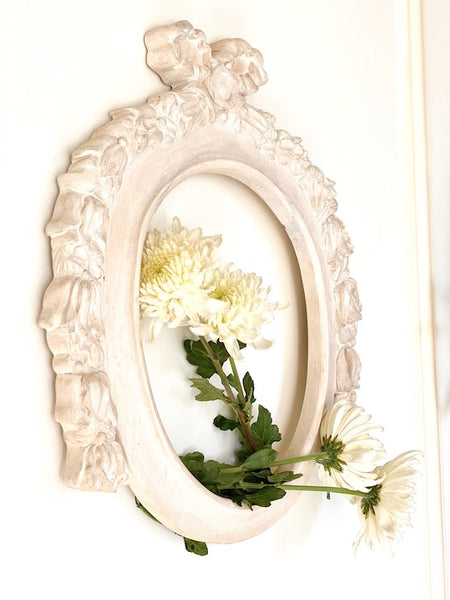 Frame in oval shape from The Unfurling with an outstanding ribbon
