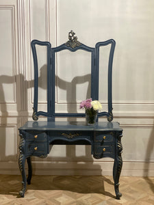 Dressing table of Provençal elegance