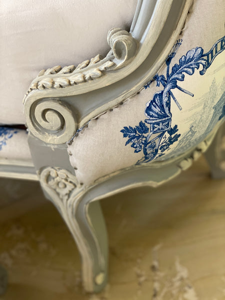 Sublime bed in Louis XV silhouette