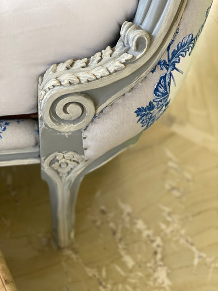 Sublime bed in Louis XV silhouette