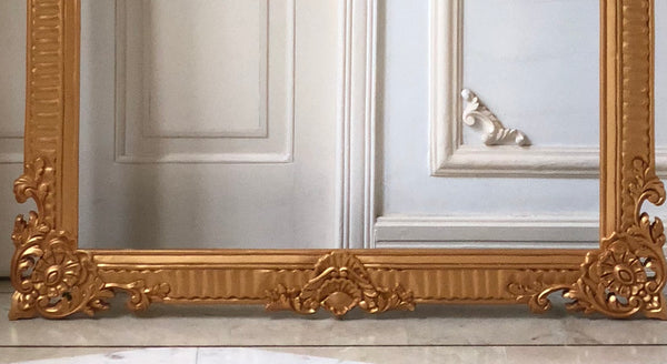 Rectangle oversized frame of surreal elegance