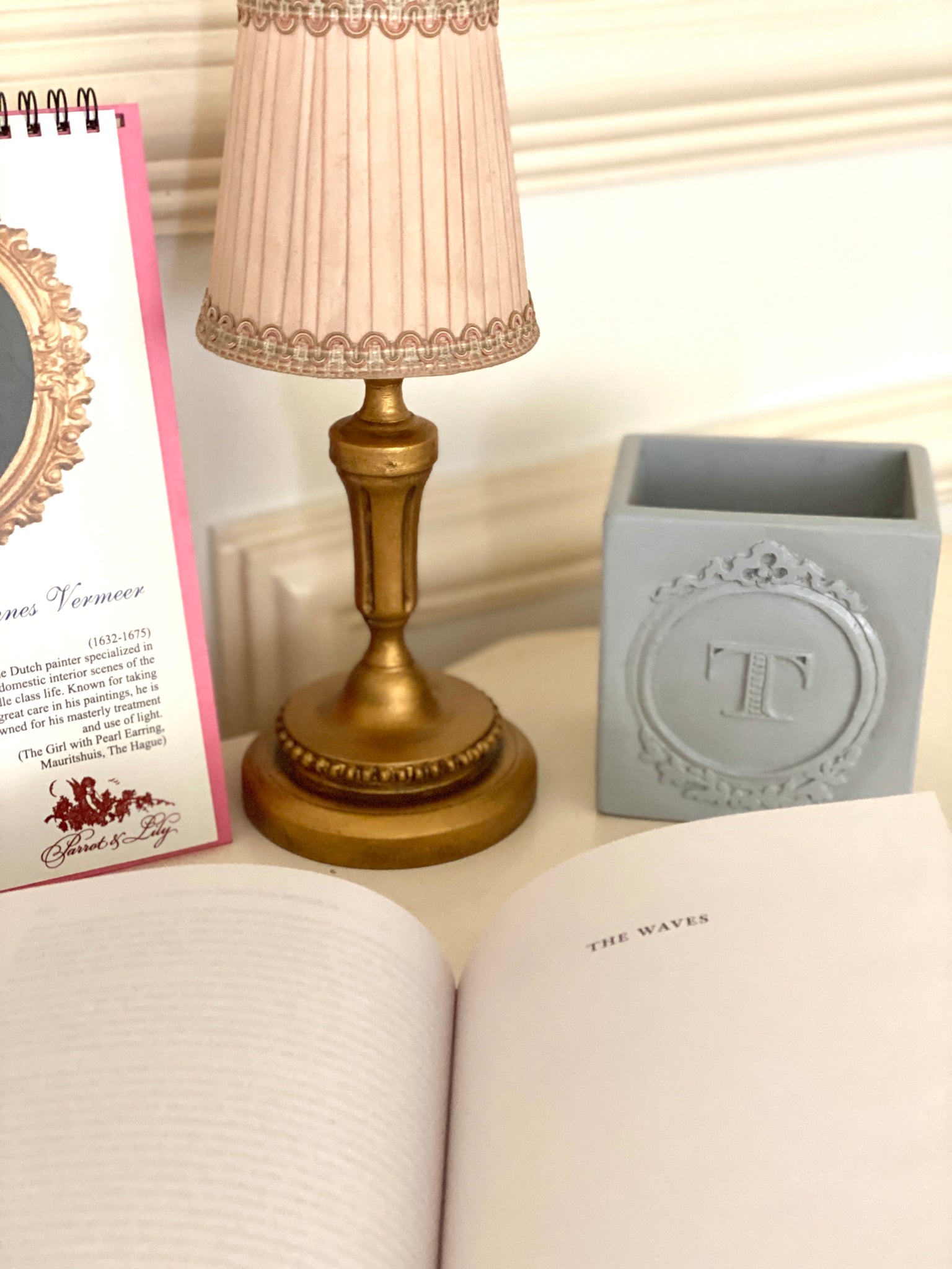 Pencil holders with tympanum