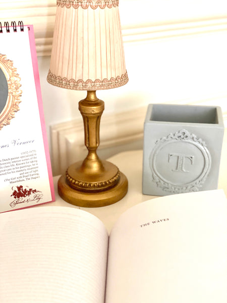 Timeless table lamp