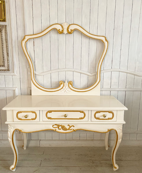 Dressing table inspired by Louis XV with pomegranate
