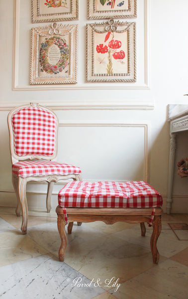 Sleek Louis XV footstool with mulberry wood top and a cotton quilted cushion