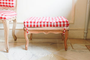 Sleek Louis XV footstool with mulberry wood top and a cotton quilted cushion