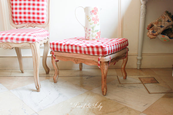 Sleek Louis XV footstool with mulberry wood top and a cotton quilted cushion