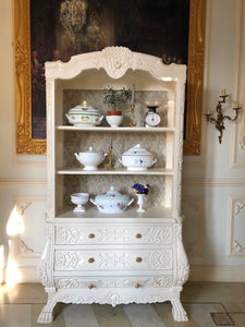 Sleek armoire / closet for porcelain or vanity