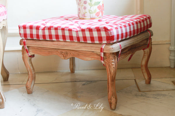Sleek Louis XV footstool with mulberry wood top and a cotton quilted cushion