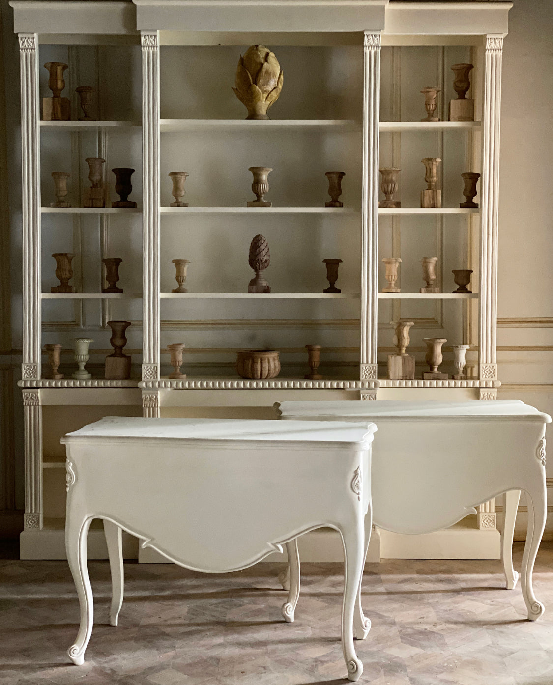 Desk with Louis XV elegance