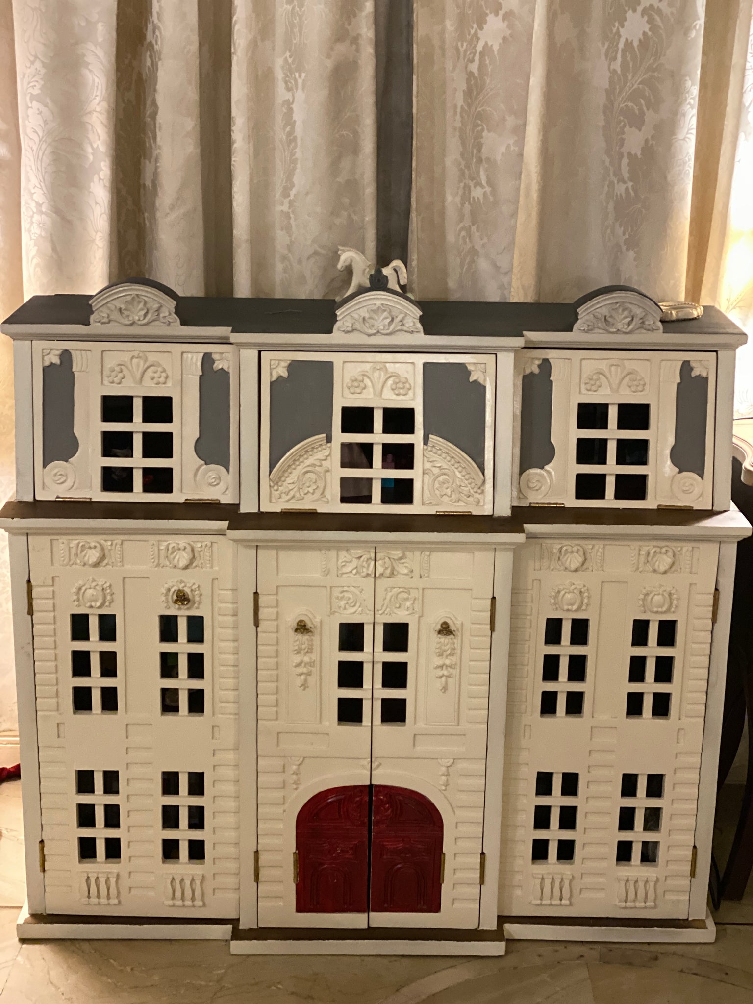 French shop dolls house