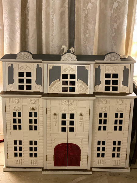 Miniature dollhouse inspired by a French château