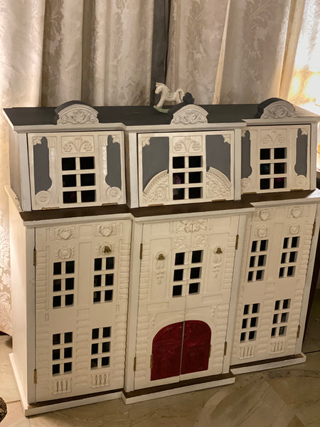 Miniature dollhouse inspired by a French château