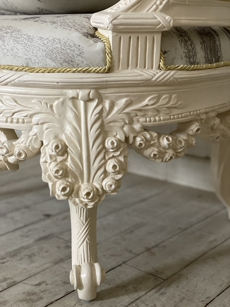 Armchair with lion motif & wreath of roses