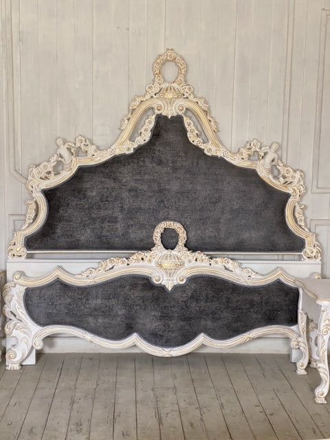 Louis XV bed with cherubs and wreaths