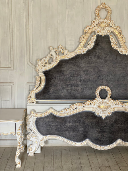 Louis XV bed with cherubs and wreaths