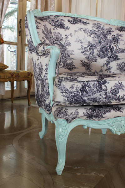 Pair of unbridled bergères / armchairs in Louis XV brilliance