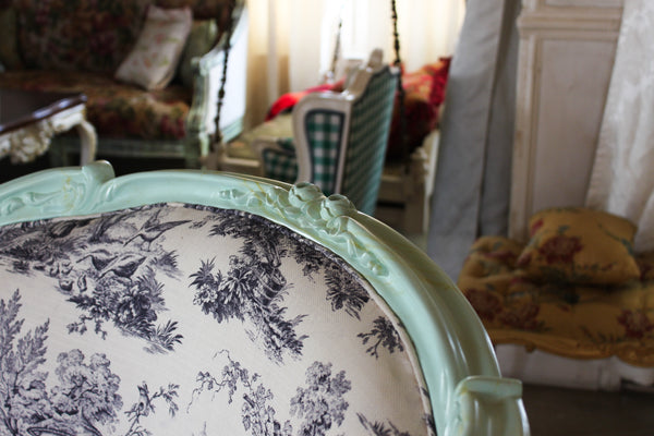 Pair of unbridled bergères / armchairs in Louis XV brilliance