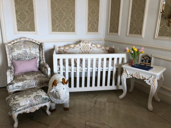 Charming baby cot of Louis XV elegance