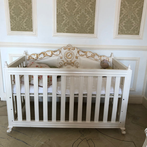 Charming baby cot of Louis XV elegance