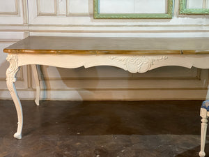 Elegant dining table inspired by Louis XV