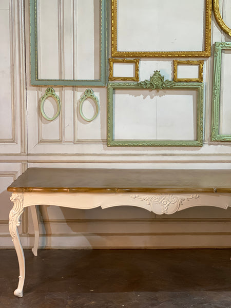 Elegant dining table inspired by Louis XV
