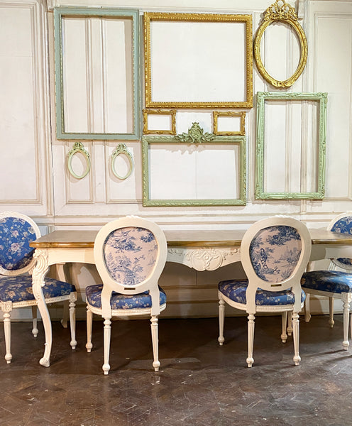 Elegant dining table inspired by Louis XV