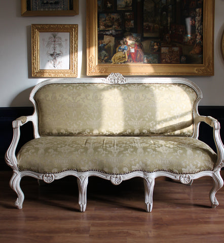 Louis XV sofa with deep cockle motif