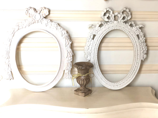 Frame in oval shape from The Unfurling with an outstanding ribbon