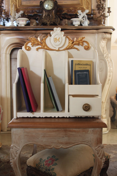 Elegant desk organiser with custom cartouche