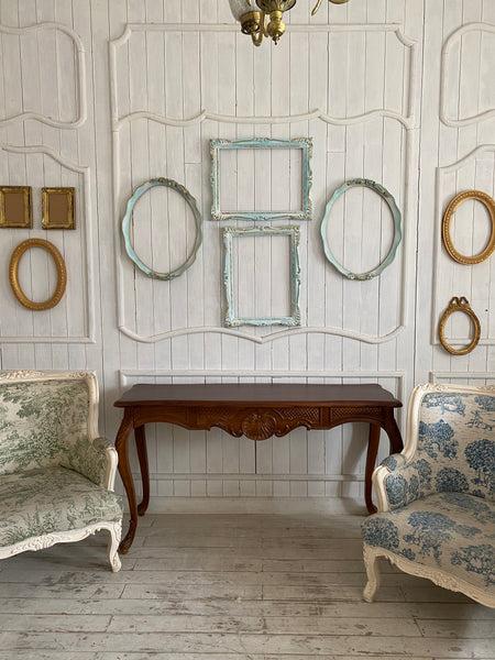 Oval teal frames