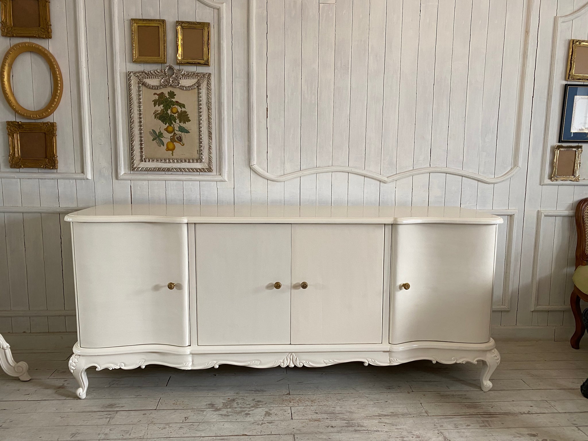 Elegant Louis XV silhouette utility commode