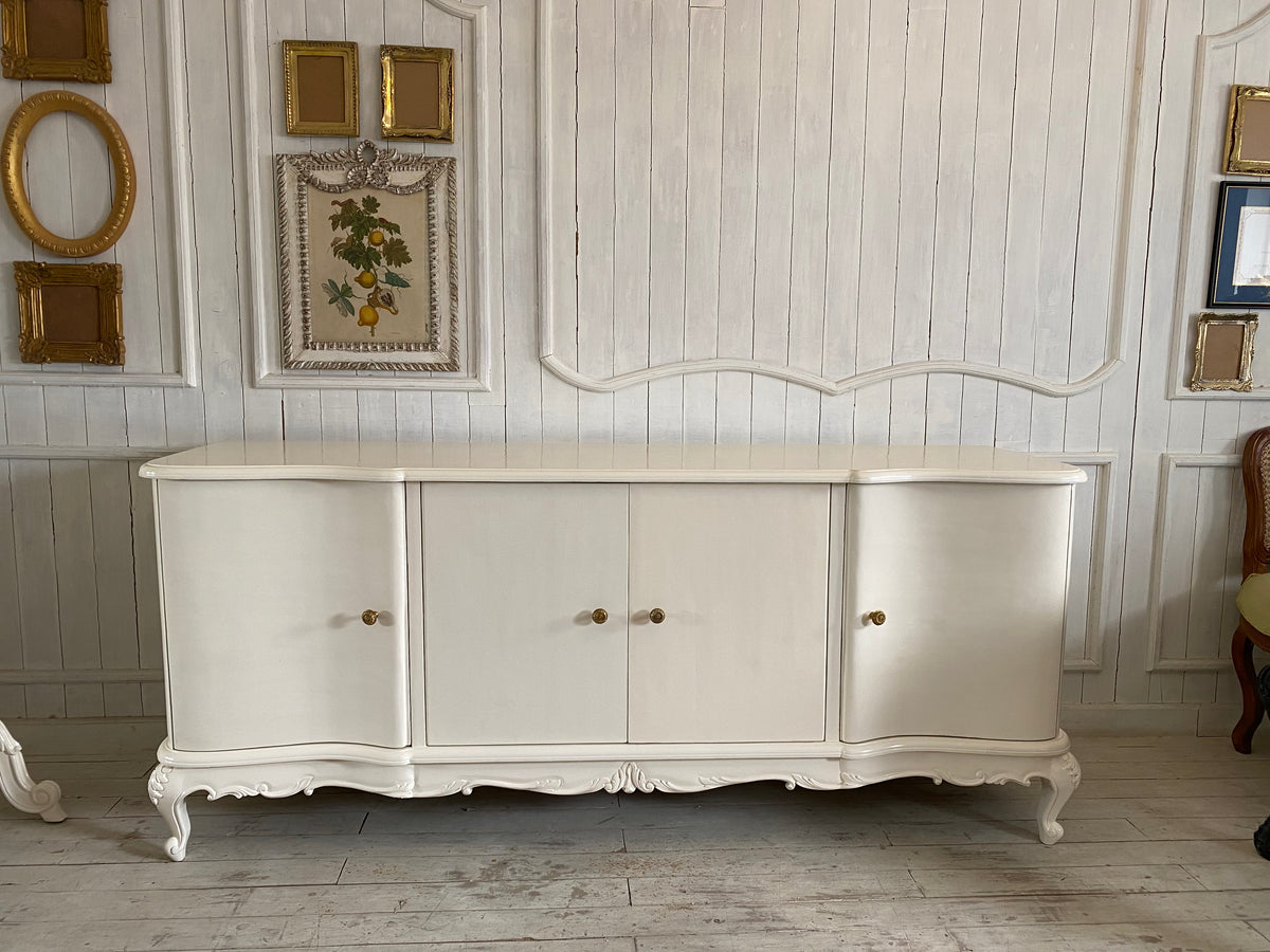 Elegant Louis XV silhouette utility commode – Parrot & Lily